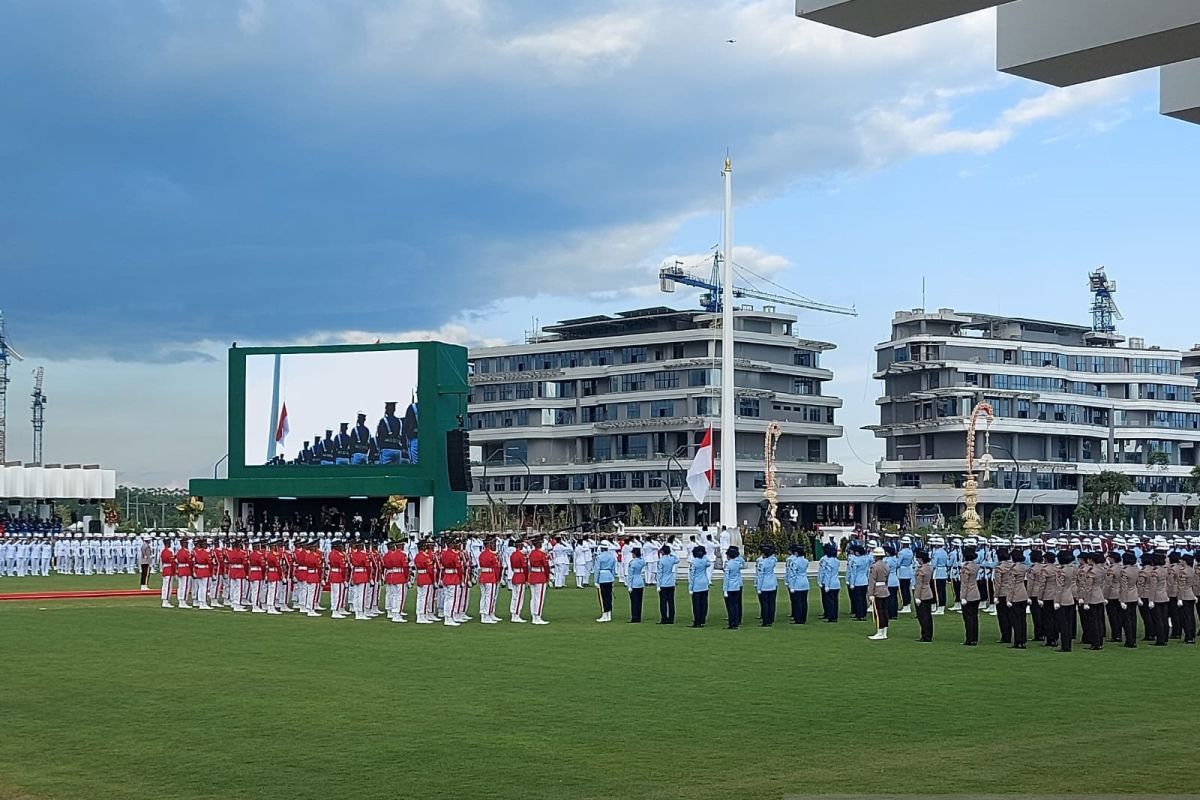 Presiden Joko Widodo pimpin upacara penurunan bendera di IKN