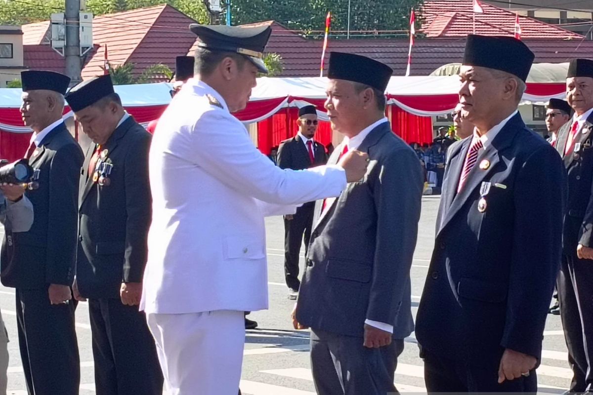 Abu Yajid Bustami sosok ASN penerima penghargaan SLKS dari Presiden RI