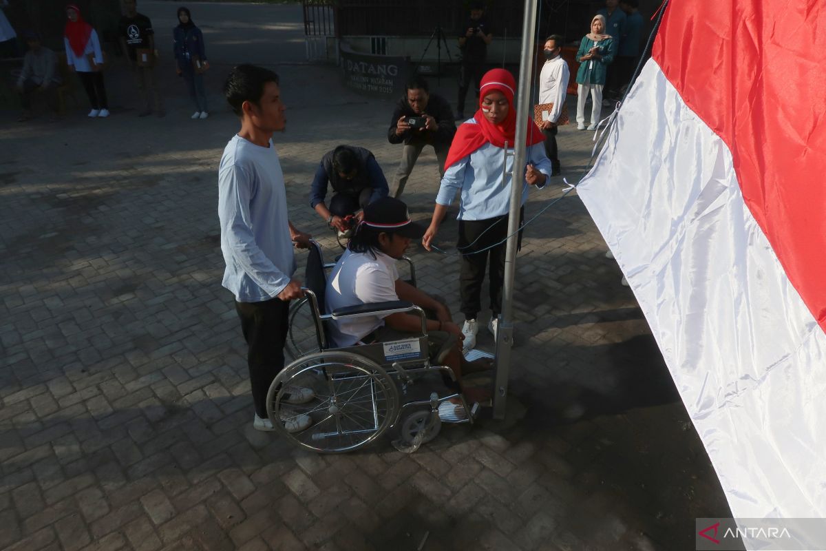 Disabilitas di Taman Ayu gelar upacara pengibaran Bendera Merah Putih