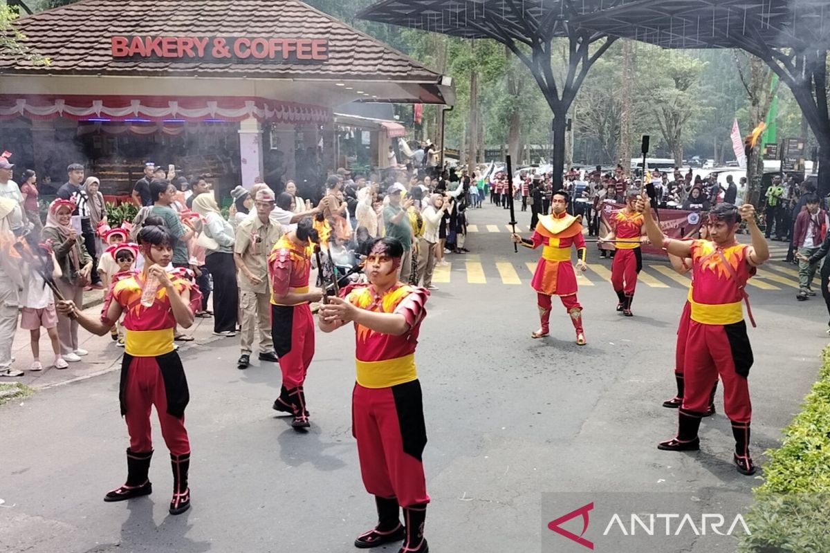 Taman Safari Bogor meriahkan HUT Ke-79 RI dengan parade budaya dan satwa