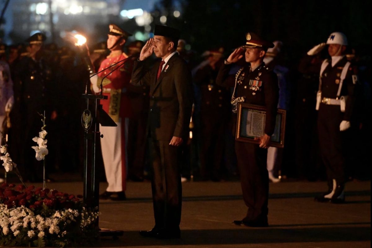 Presiden Joko Widodo beri penghormatan pada pahlawan di Taman Kusuma Bangsa