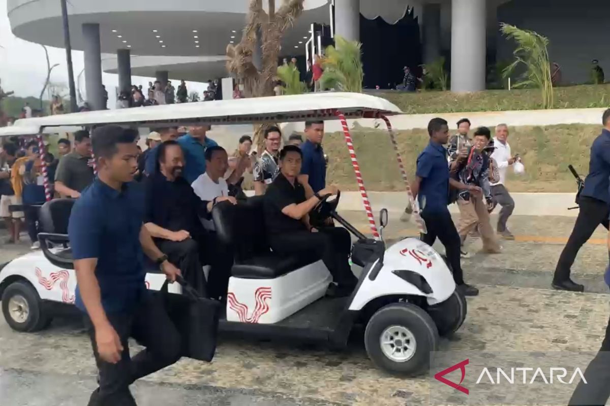 Presiden Jokowi dan Surya Paloh berkendara boogie tinjau Plaza Ceremony IKN