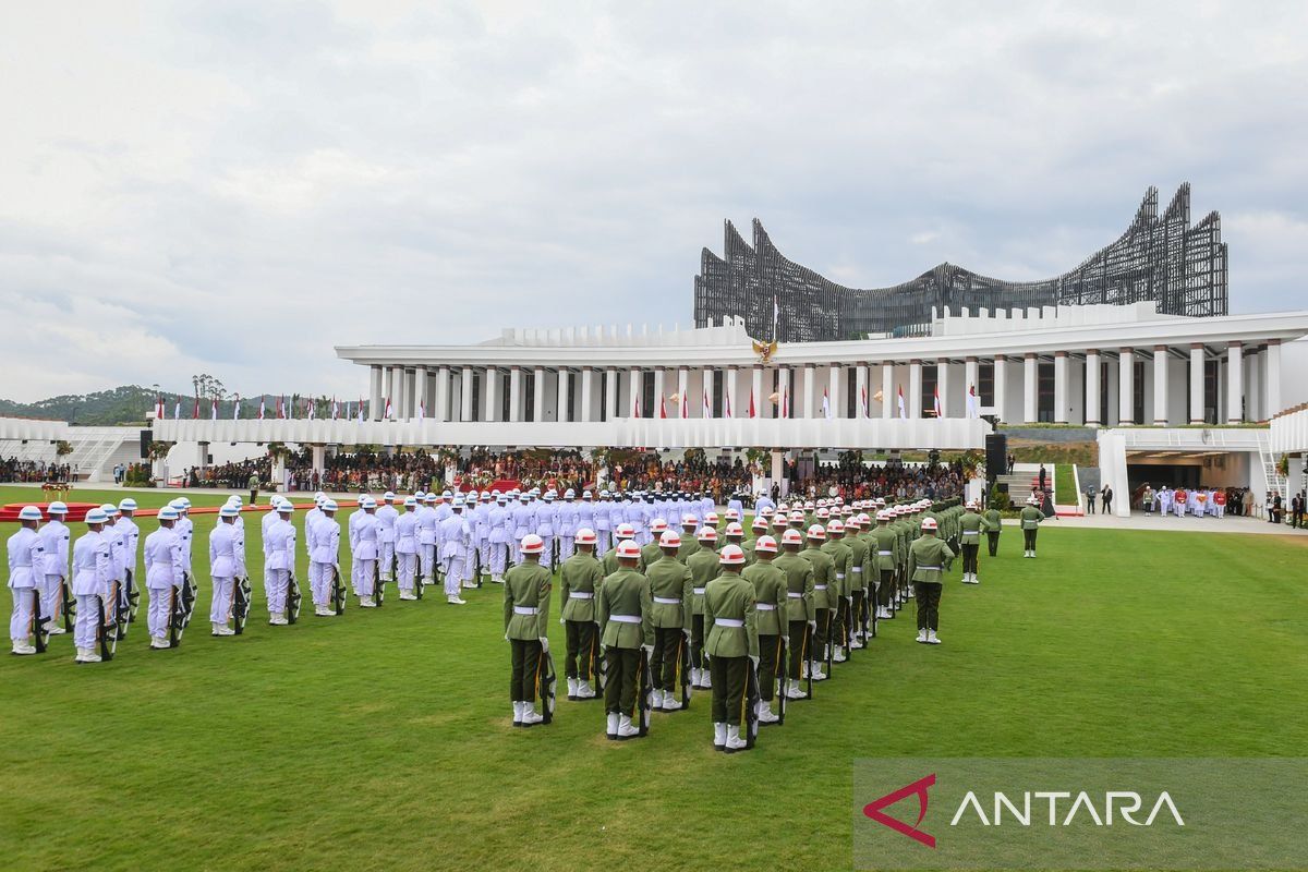 TNI AU tampilkan atraksi pesawat tempur F16 Fighting Falcon