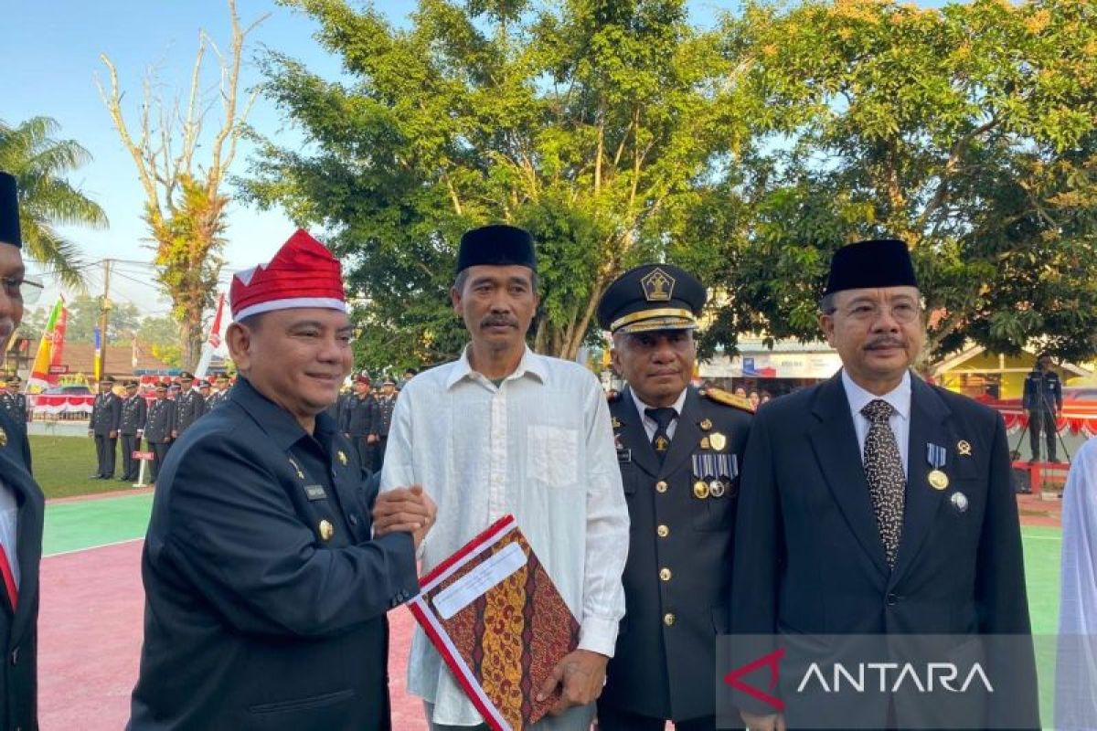 Sekjen Kemenkumham beri SK Remisi HUT RI ke 2.242 napi di Lapas Kendari