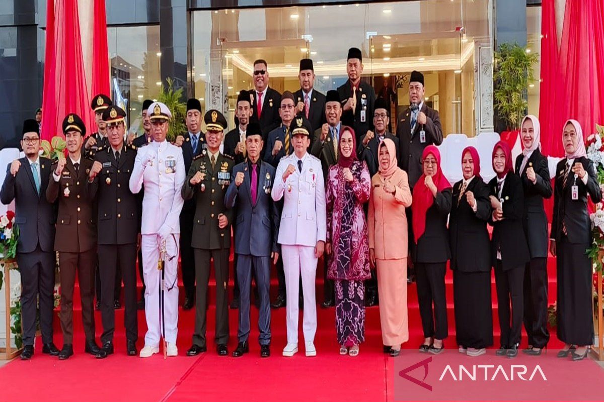 Wabup Kotabaru pimpin upacara penurunan bendera merah putih