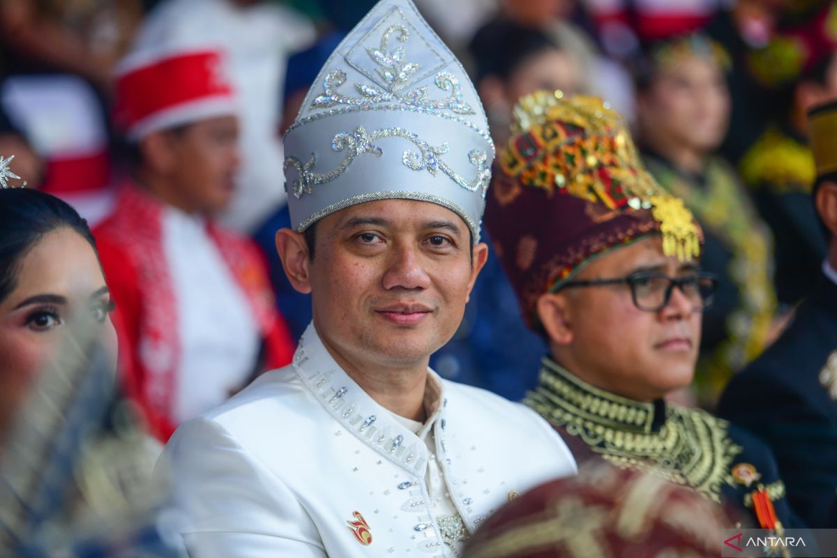 Cabinet ministers wear traditional clothing during IKN I-day ceremony