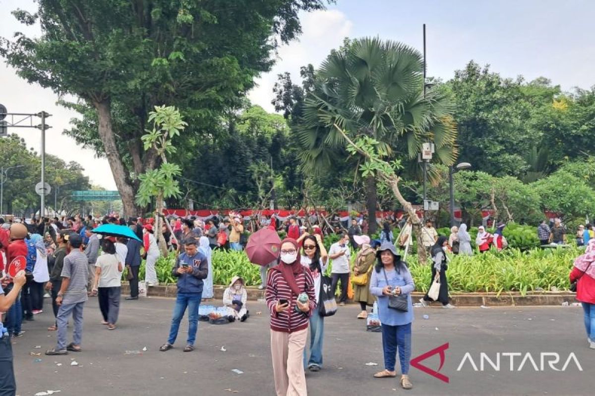 Warga seberang Istana Merdeka tinggalkan Monas usai upacara