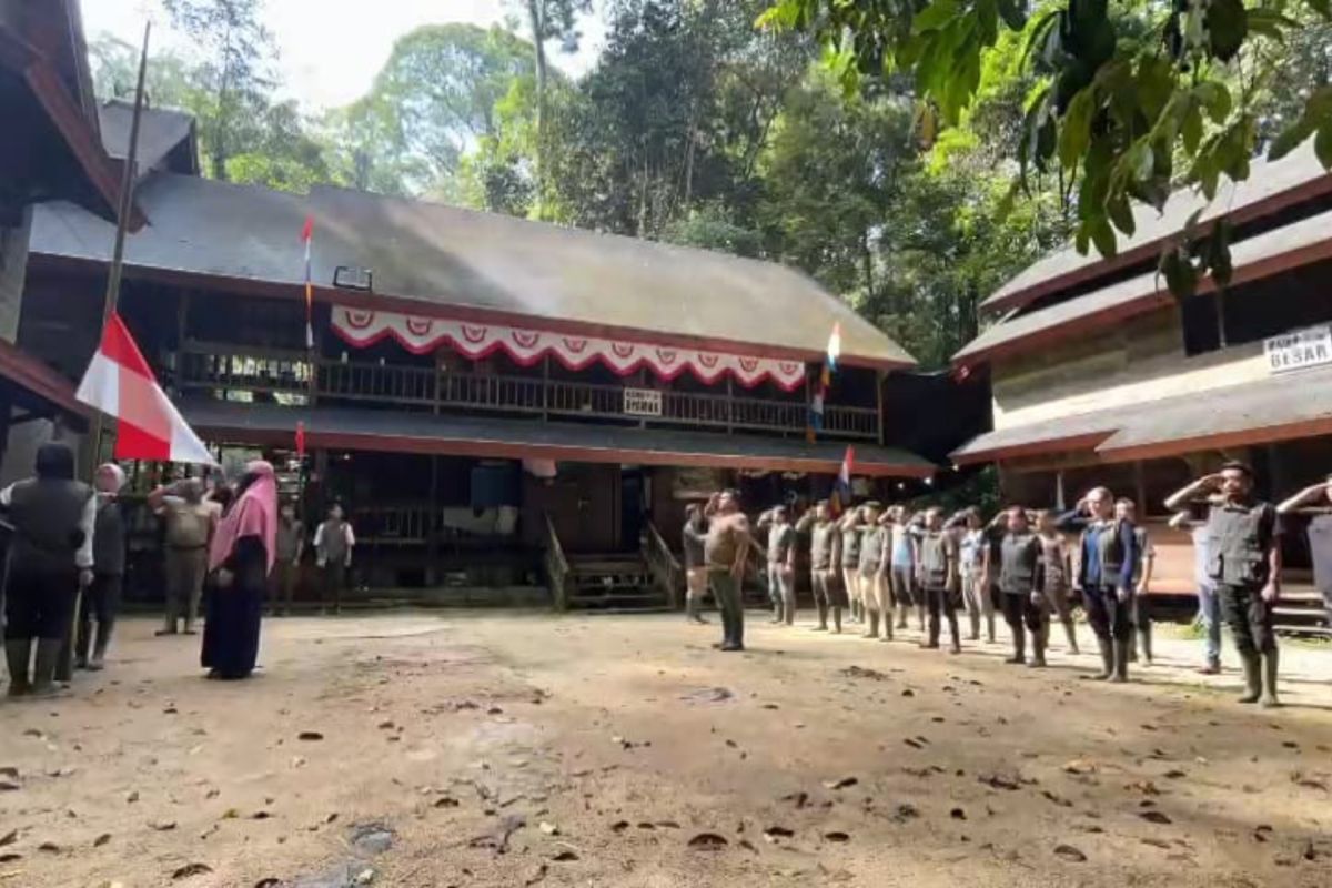 TN Gunung Palung gelar upacara HUT ke-79 RI di hutan