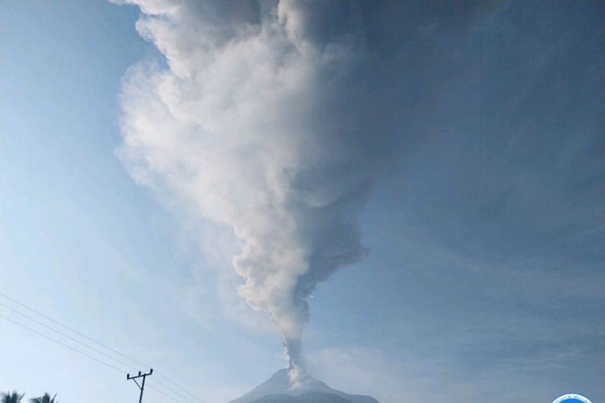 Badan Geologi: Warga Flotim waspadai erupsi Gunung Lewotobi