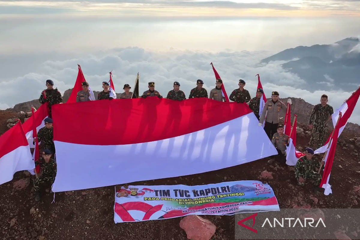 Sebuah perjalanan kibarkan Merah Putih di Puncak Kerinci