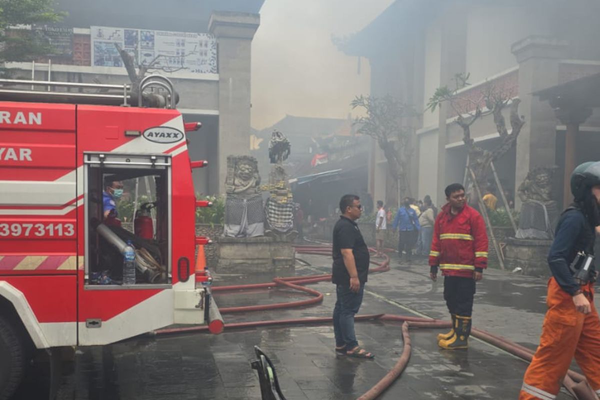 Fire ravaging Ubud art market first erupts at clothes shop: police