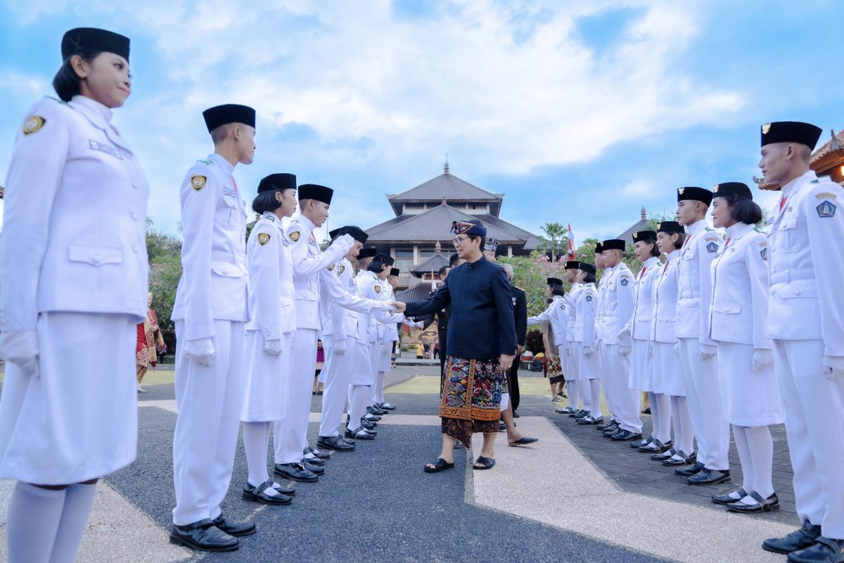 Pemkab Badung berikan penghargaan untuk anggota paskibra