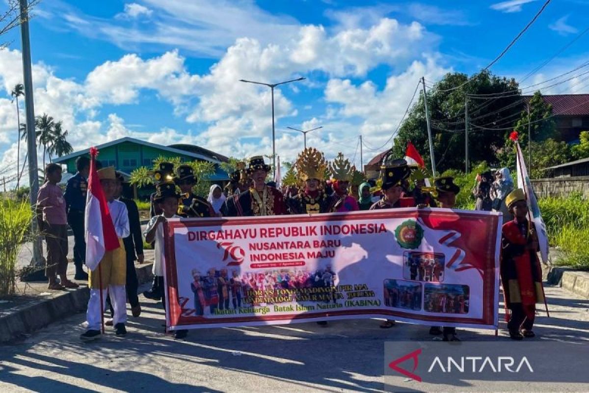 Pawai budaya meriahkan perayaan kemerdekaan di Perbatasan Natuna-Kepri