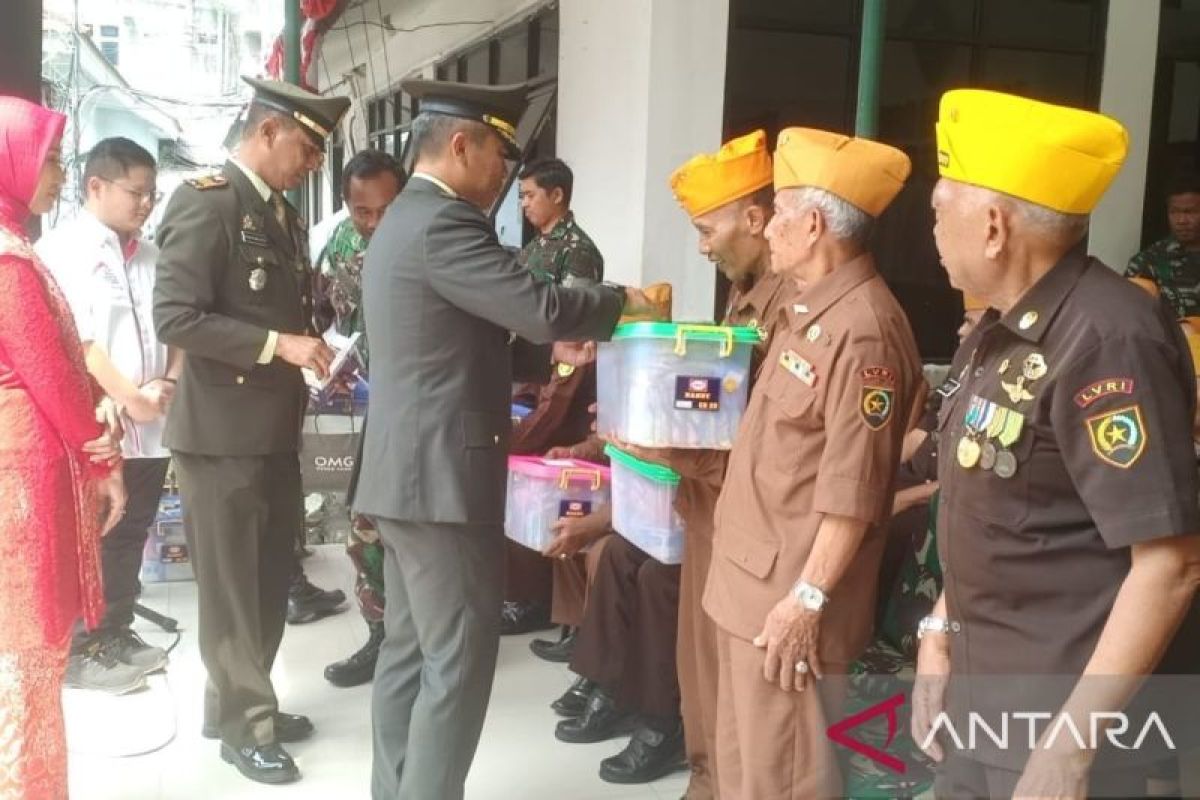 Puluhan veteran di Kota Bogor dapat hadiah pada peringatan HUT ke-79 Kemerdekaan RI