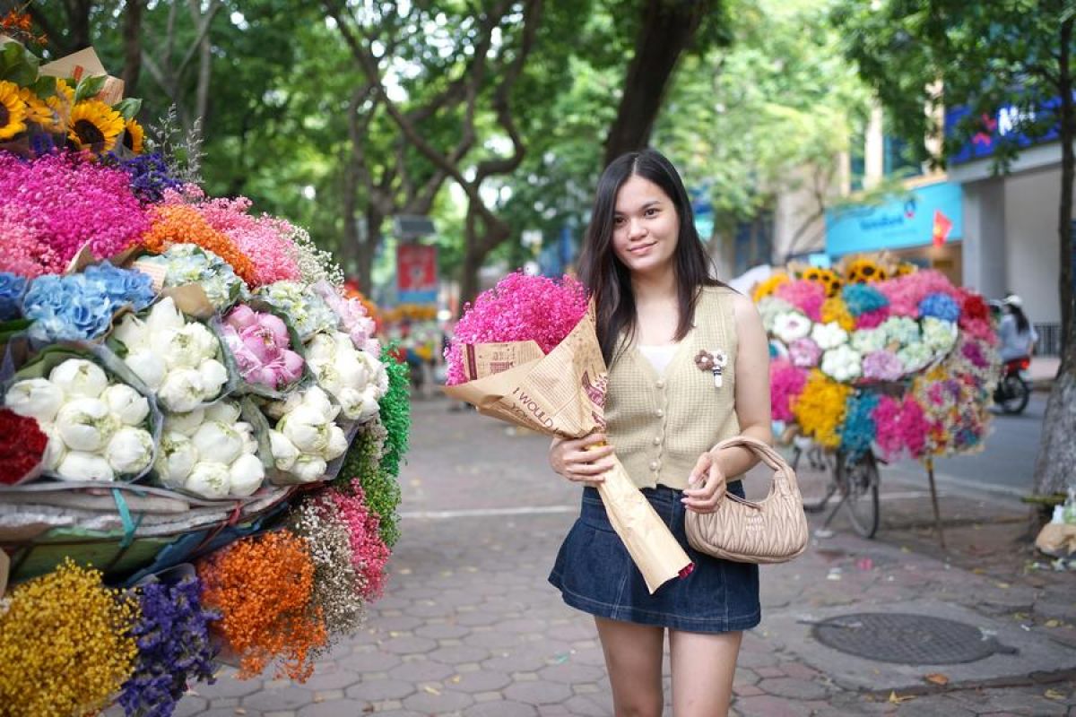 Bunga berwarna-warni hiasi ibu kota Vietnam