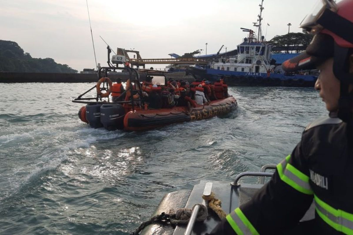 Tim SAR Banten cari ABK hilang di Perairan Salira