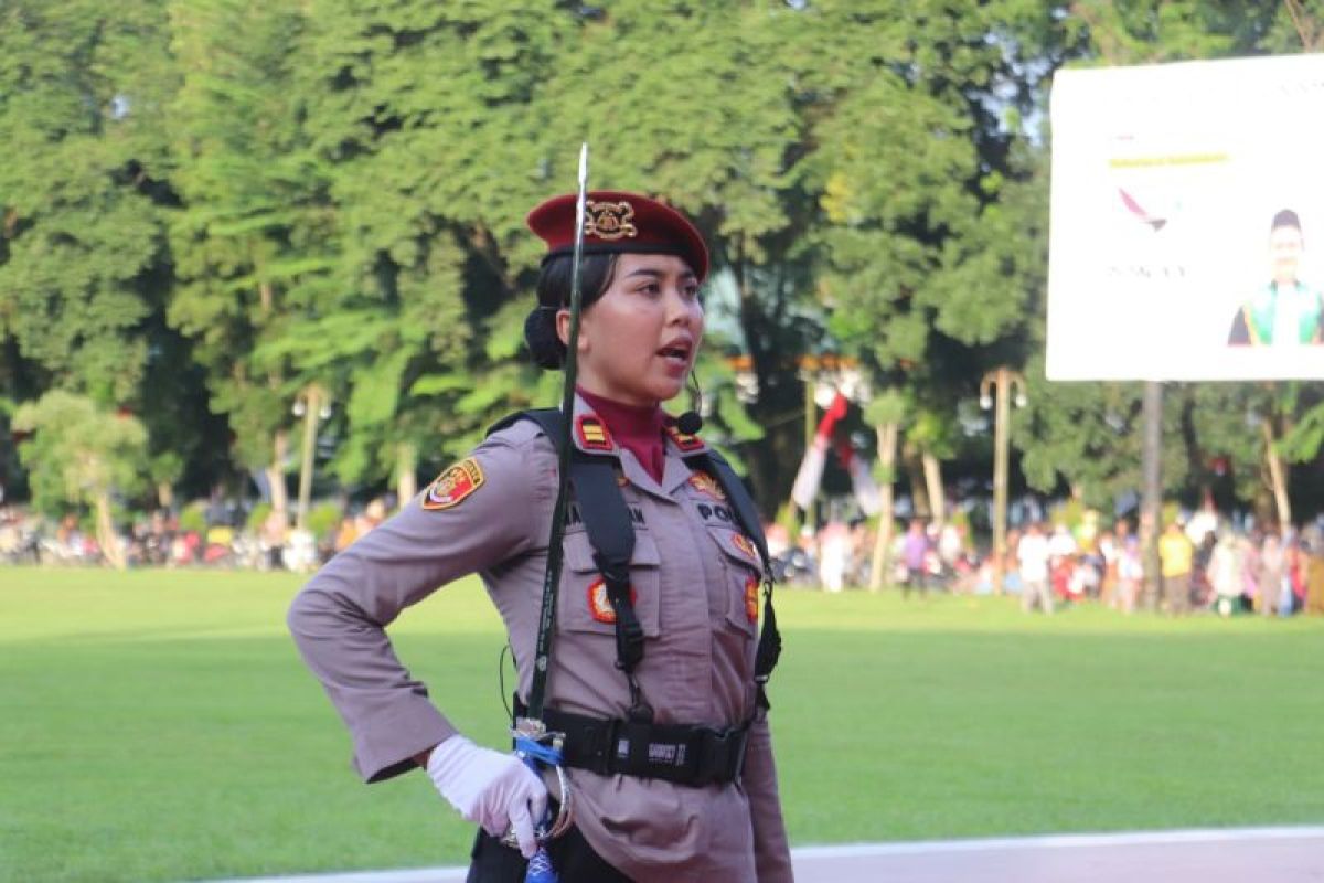 Mengenal sosok Polwan komandan upacara penurunan bendera HUT RI Langkat