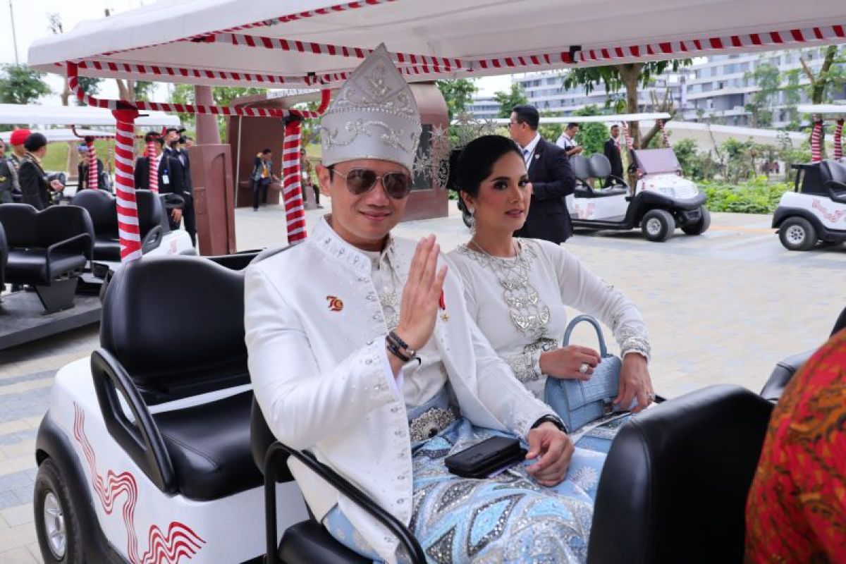 Menangkan busana adat terbaik upacara penurunan Merah Putih, AHY: Tradisi yang baik untuk lestarikan budaya