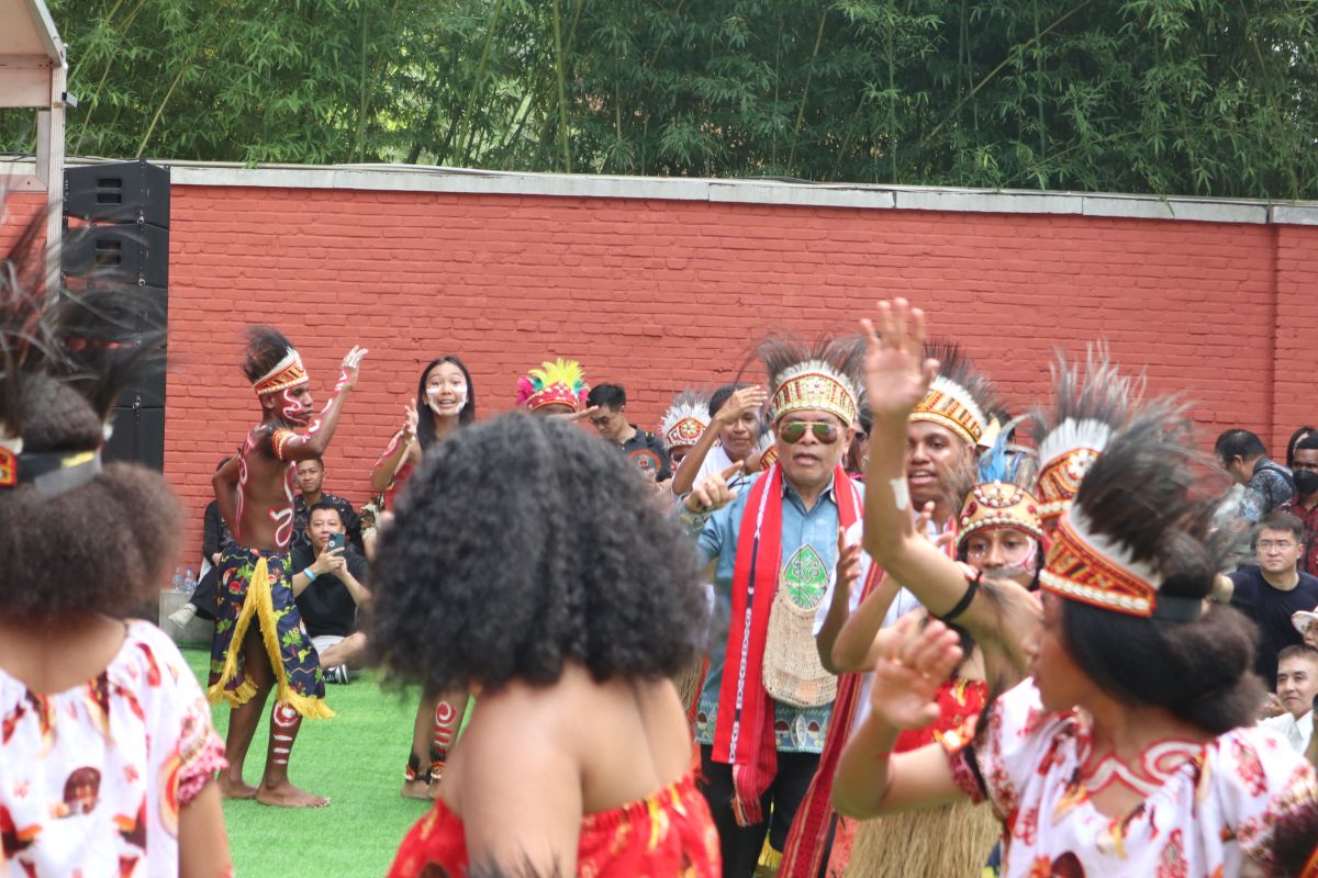 Warna Papua Barat Daya dalam perayaan HUT RI di KBRI Beijing