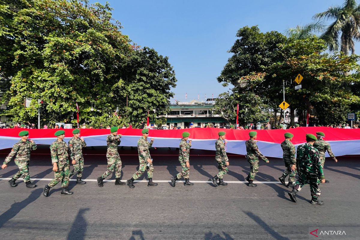 Kota Bogor lakukan kirab bendera merah putih 200 meter pada Minggu