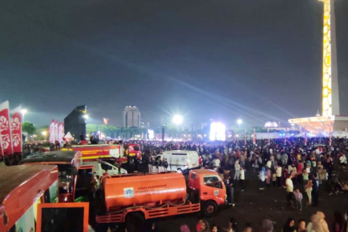 Dinas LH Jakpus angkut 19 ton sampah Malam Gemilang HUT RI di Monas