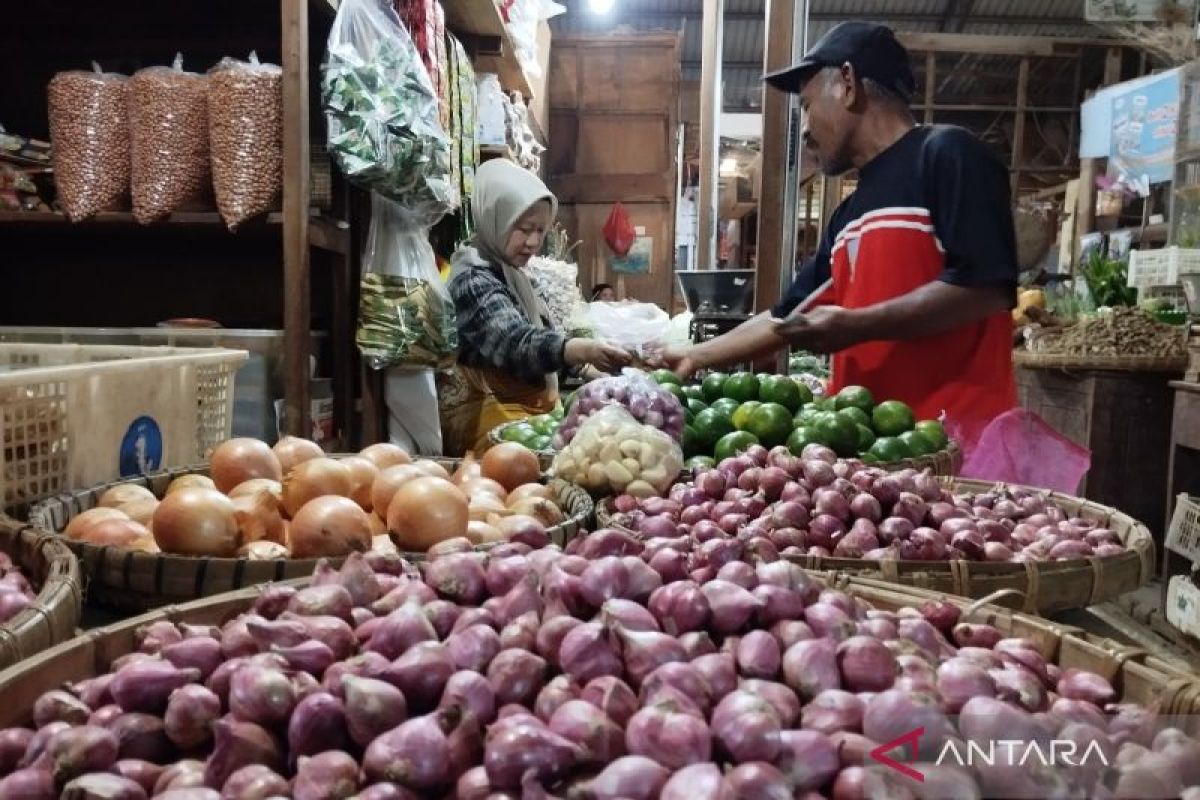 Harga kebutuhan pokok masyarakat di Kudus berfluktuasi