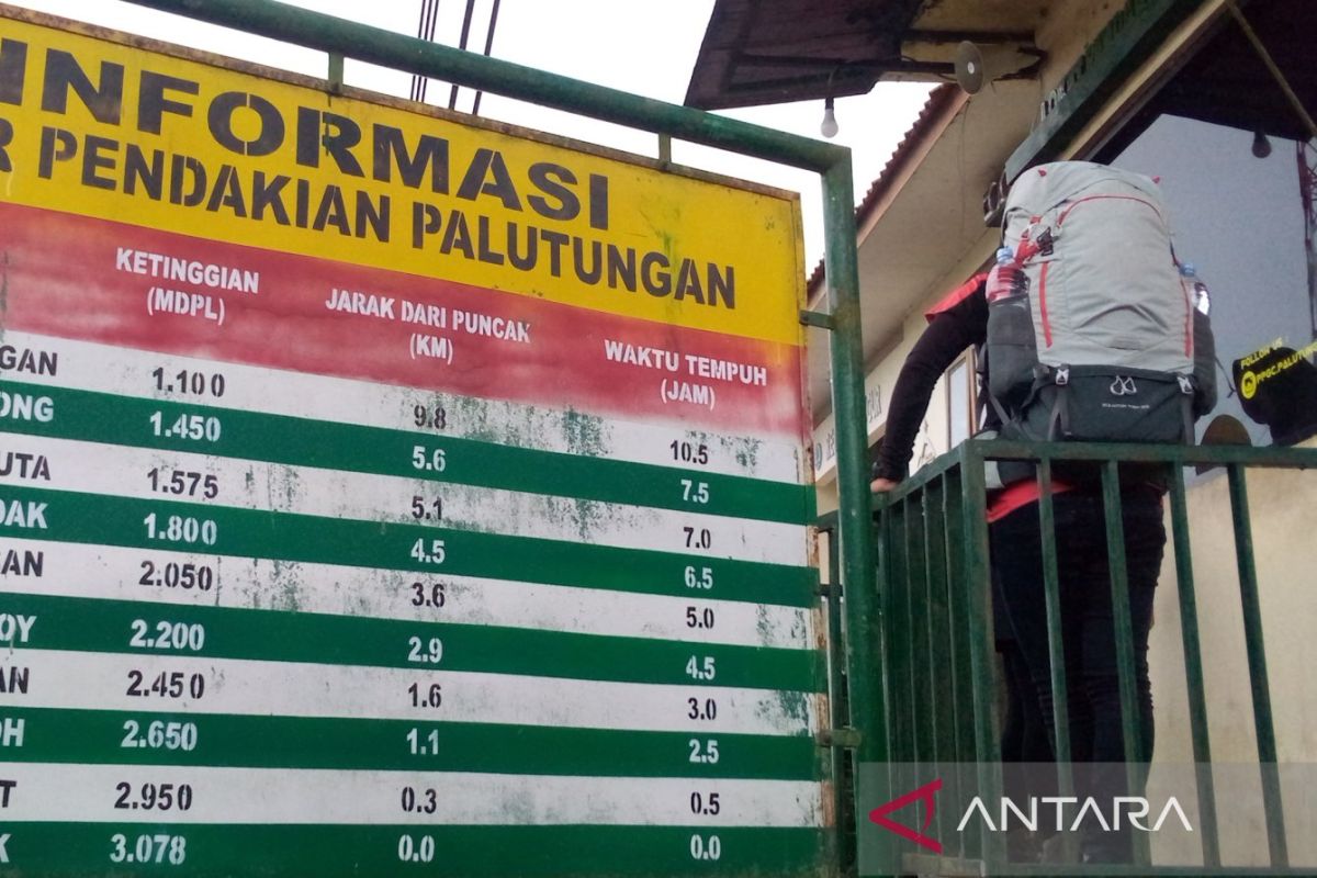 TNGC: Ratusan pendaki jelajahi Gunung Ciremai selama HUT ke-79 RI