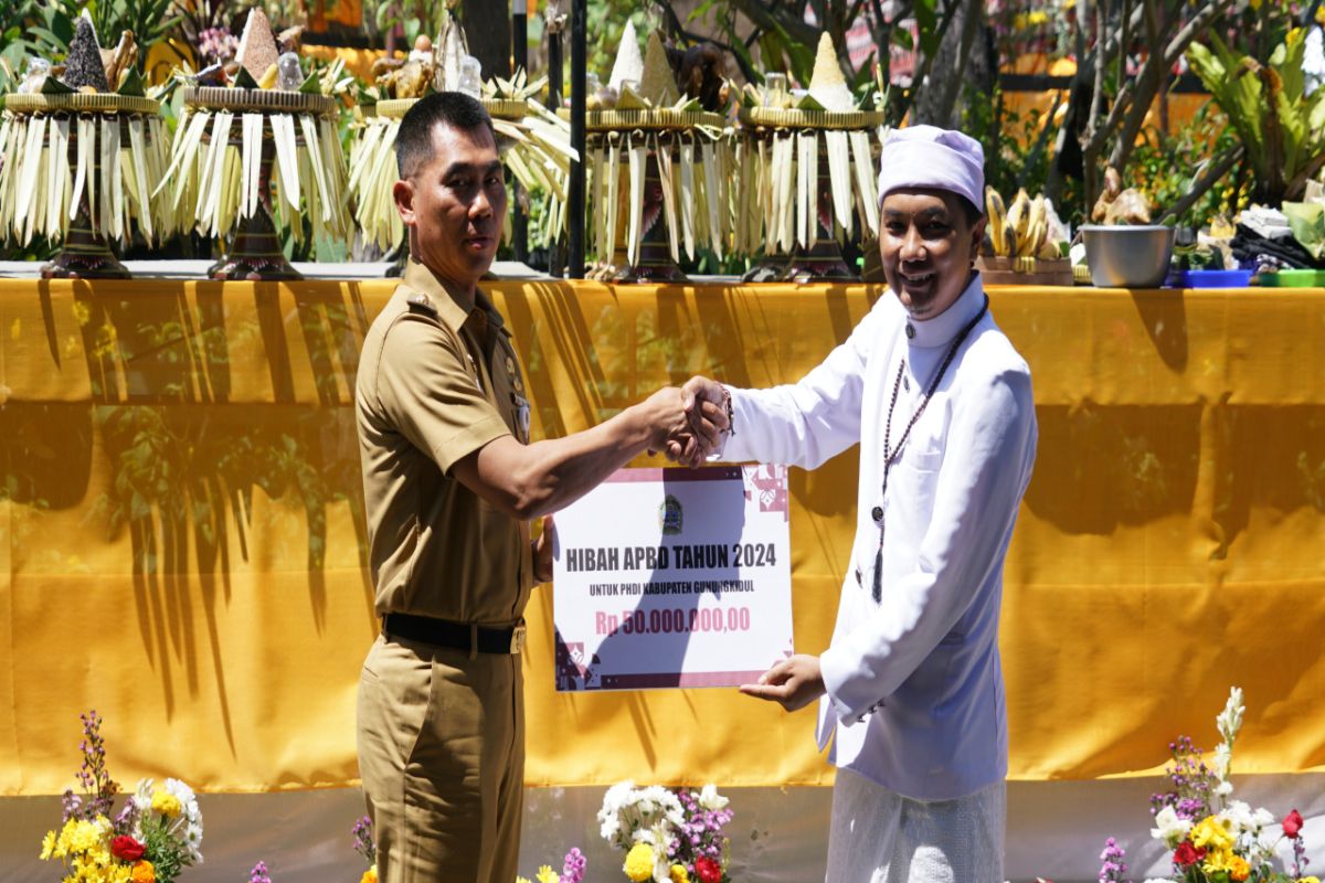 Umat Hindu di Gunungkidul melaksanakan Pujawali Pura Segara Wukir