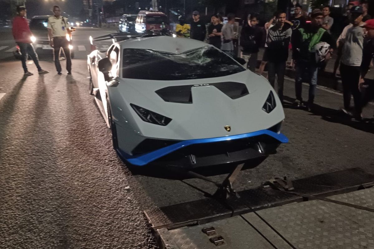 Lamborghini Huracan hantam pejalan kaki di Penjaringan, korban tewas di tempat