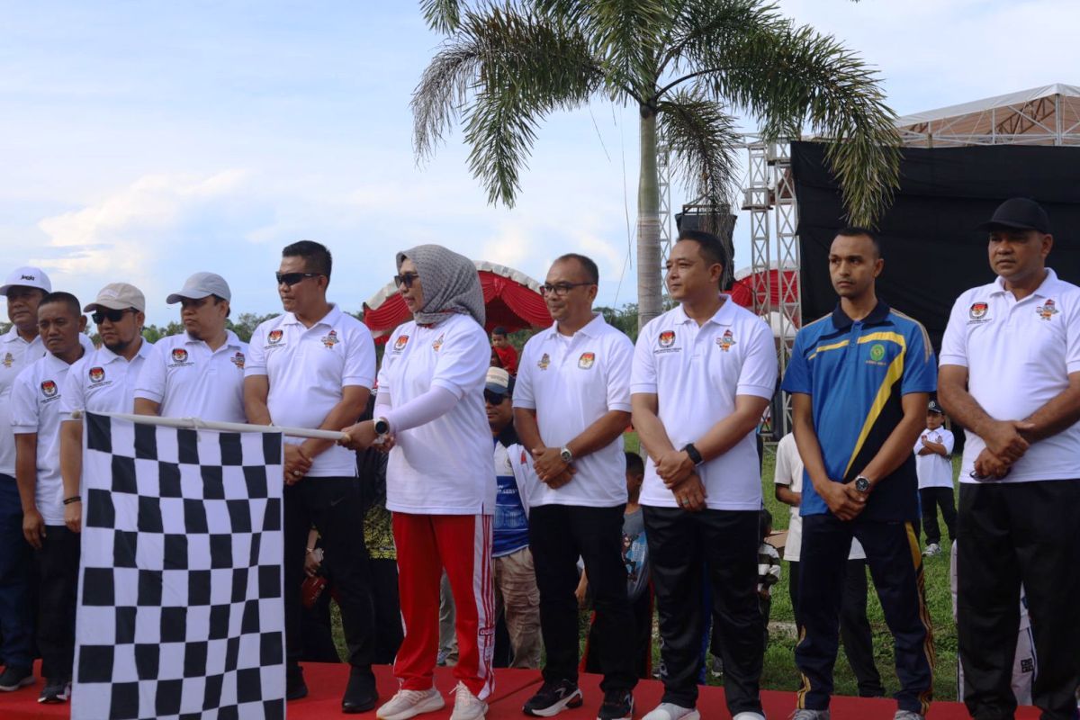 KIP Nagan Raya sosialisasi Pilkada serentak 2024 melalui jalan sehat