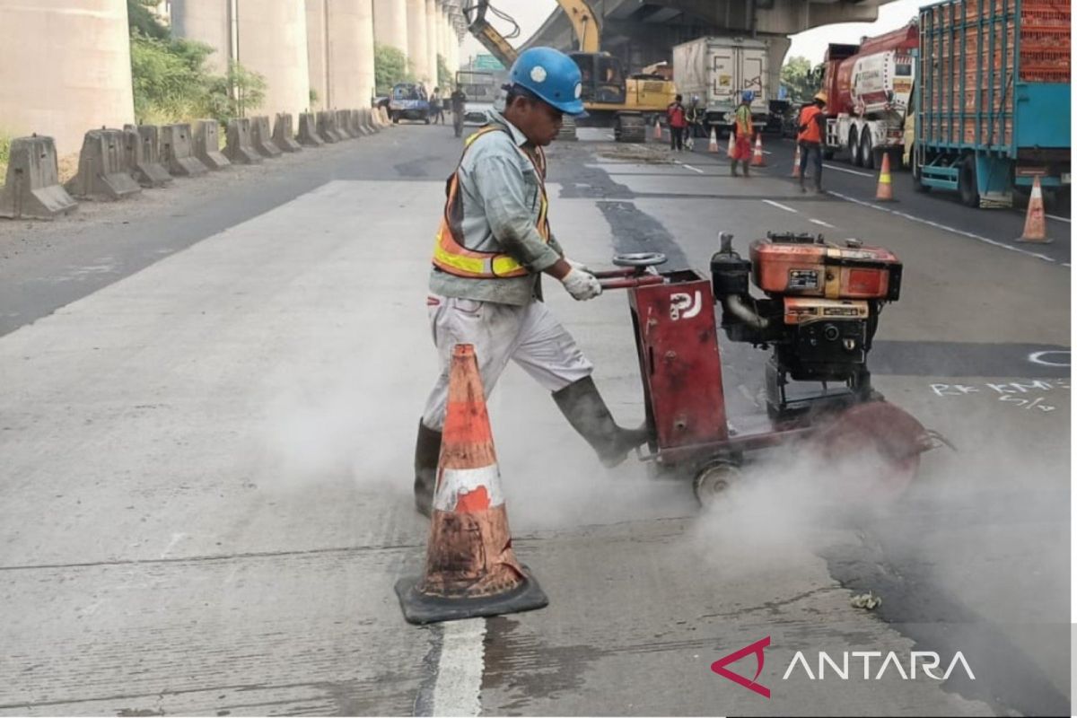 Jasamarga rekonstruksi jalan dan jembatan di Ruas Tol Jakarta-Cikampek