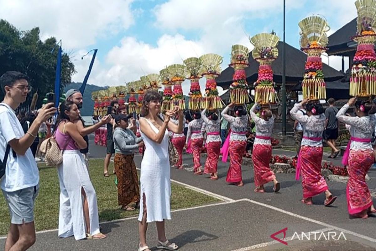 Liburan HUT Kemerdekaan RI bawa kunjungan wisata di Ulundanu Beratan naik 30 Persen