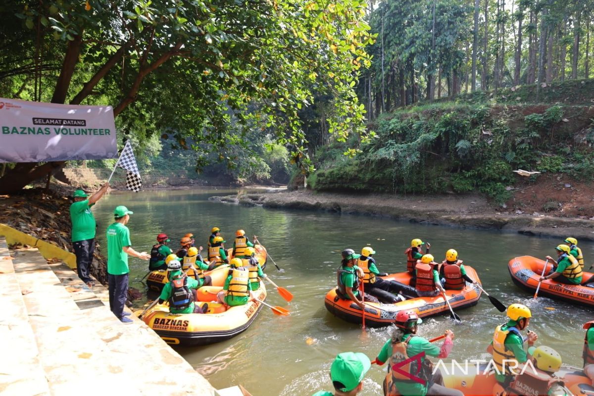 Peringati Hari Kemanusiaan Sedunia, Baznas susur Sungai Ciliwung