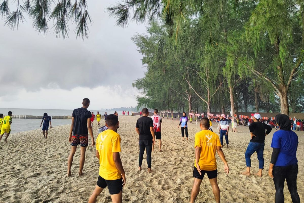 Atlet kriket Sumut latihan di pantai untuk tingkatkan stamina