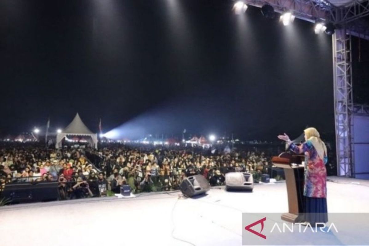 Ribuan warga Samarinda meriahkan konser rakyat HUT RI