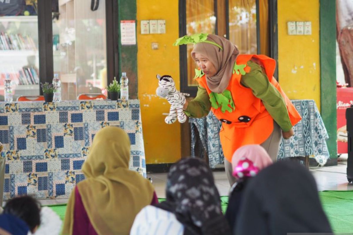 Jakpus beri edukasi gizi seimbang lewat dongeng di RPTRA Hari Suci