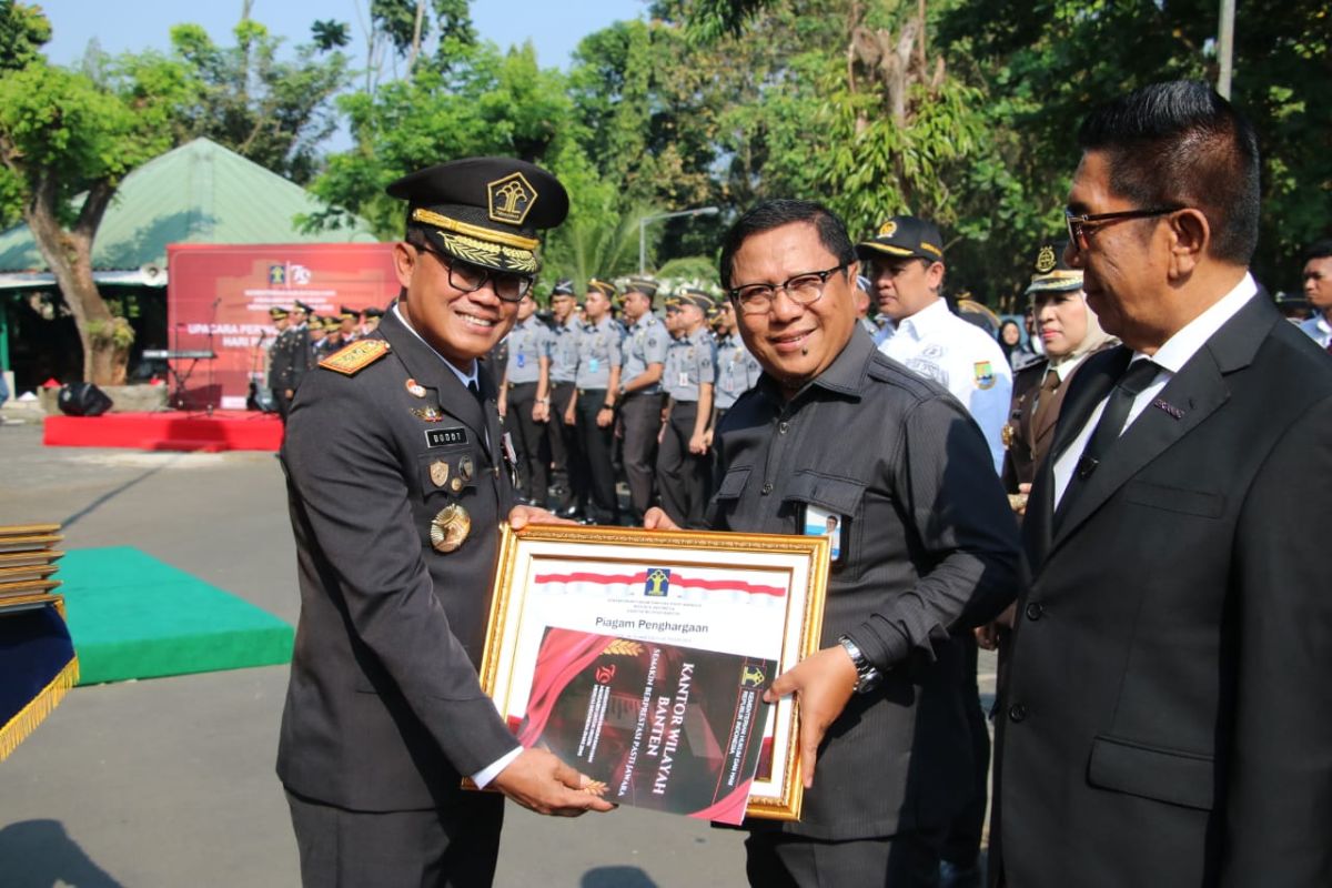 HUT, Kemenkumham Banten serahkan penghargaan pada mitra kerja