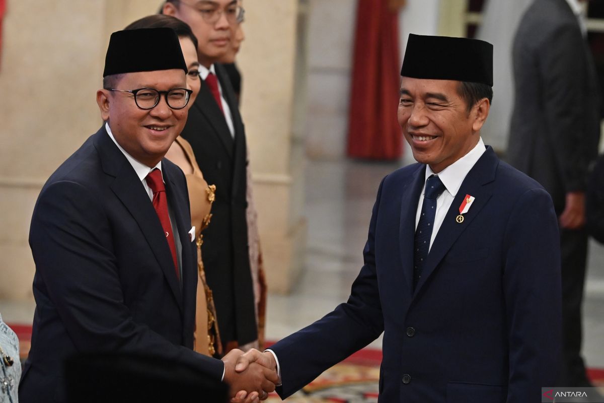 Presiden Joko Widodo lantik Rosan Roeslani sebagai Menteri Investasi/Kepala BKPM