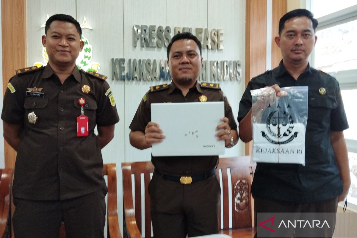 Kejari Kudus geledah kantor Disnaker Kudus terkait dugaan korupsi