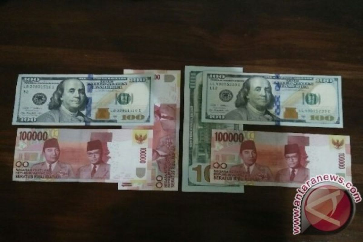 Rupiah merosot di tengah defisit transaksi berjalan yang melebar