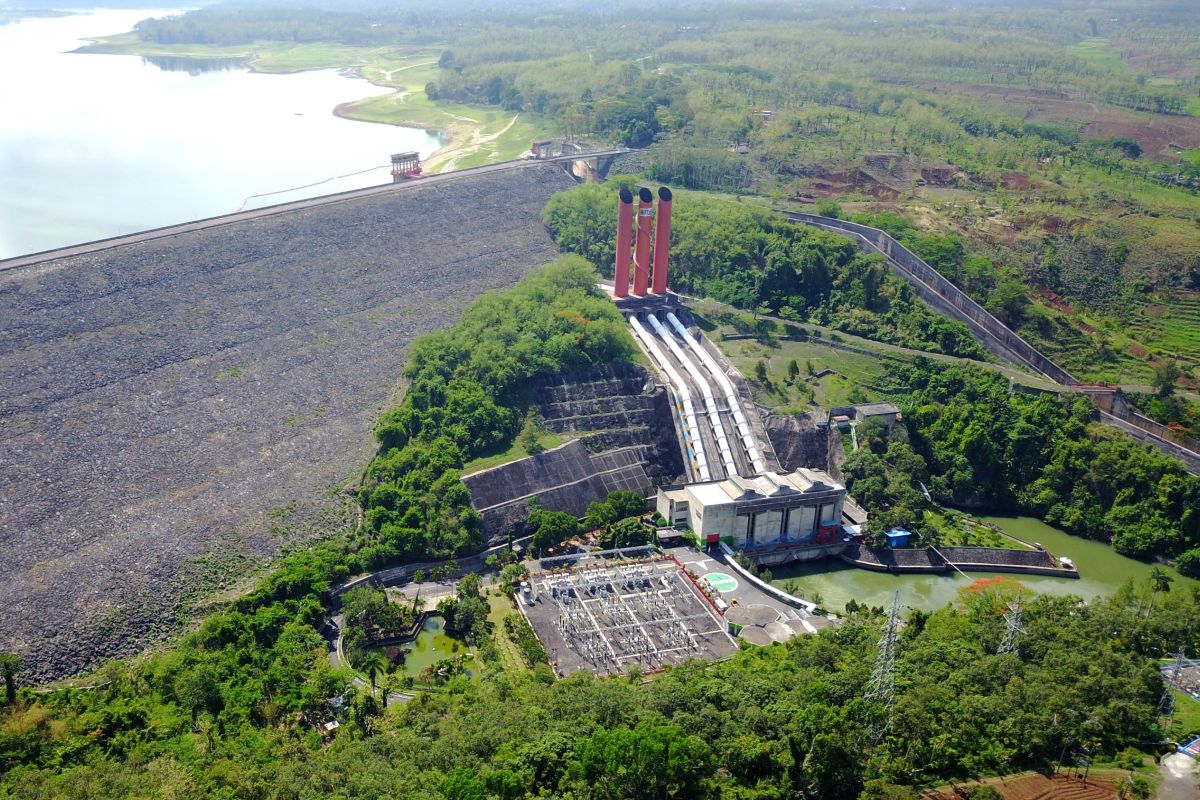 PLN optimalkan Waduk Karangkates kembangkan PLTS Terapung