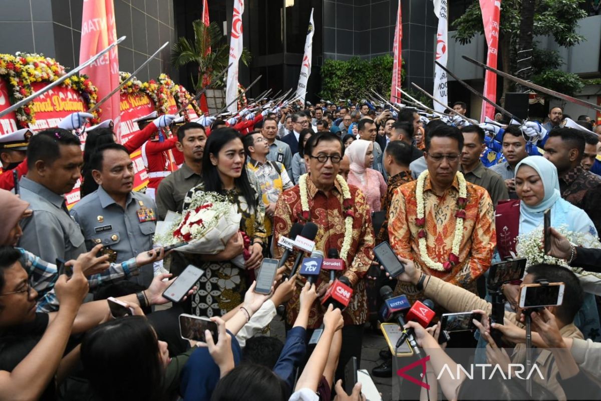 Terima jabatan Menkumham, Supratman minta seluruh jajaran Kemenkumham untuk berkolaborasi