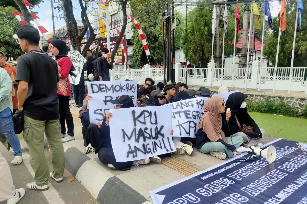 Aliansi Mahasiswa gugat ijazah palsu caleg Kalsel terpilih