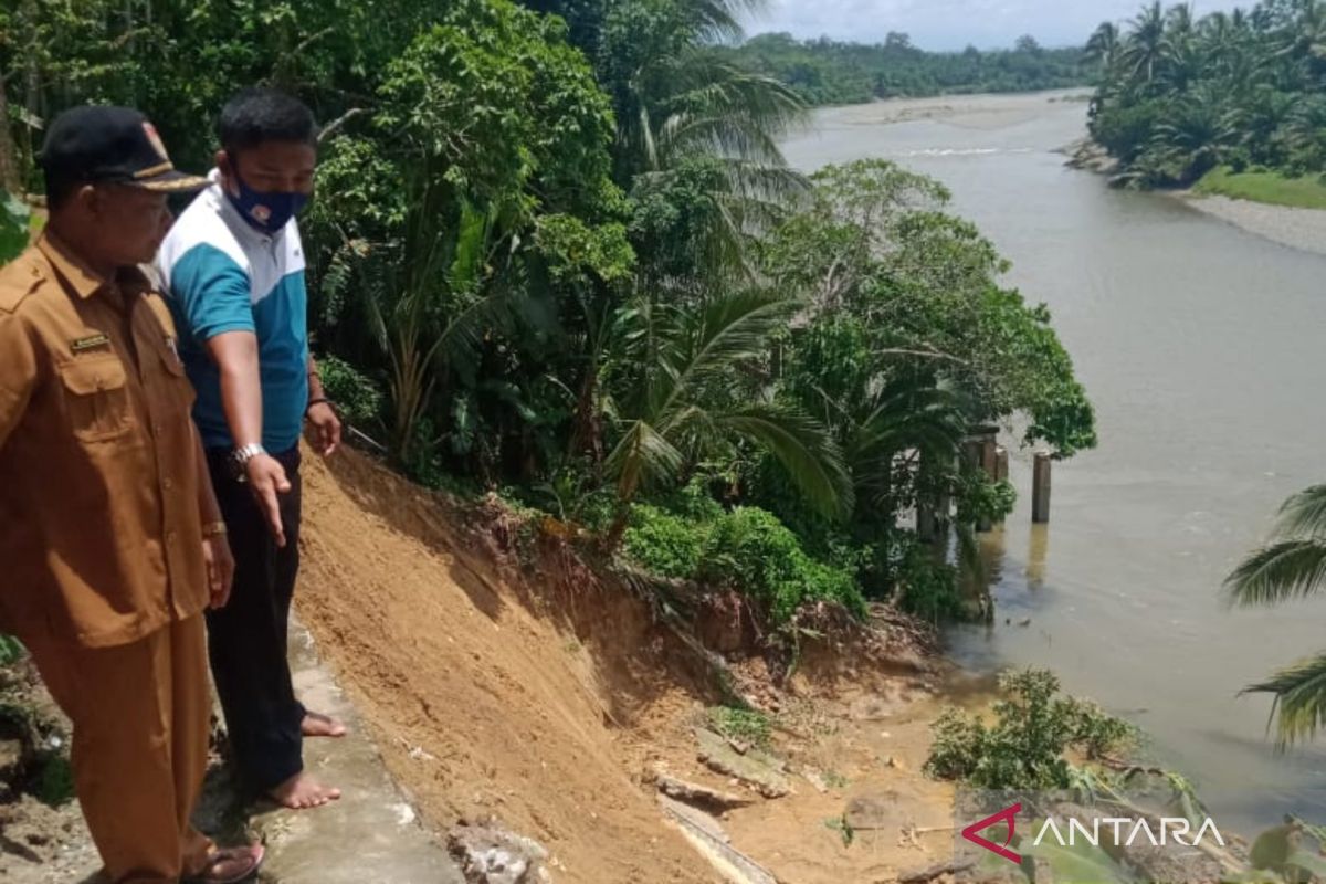 Warga Mukomuko harap segera dibangun tanggul sungai cegah longsor