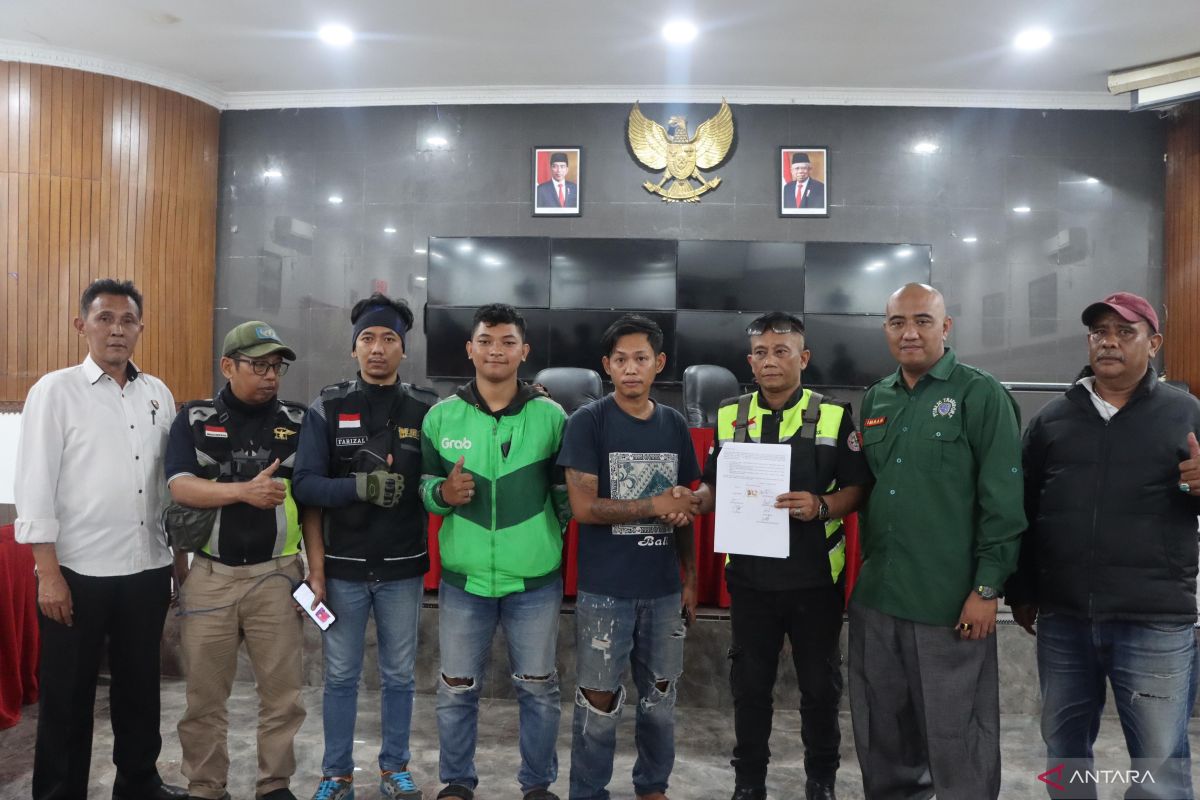 Polres Sukabumi Kota damaikan kubu transportasi daring dan angkot yang sempat bertikai