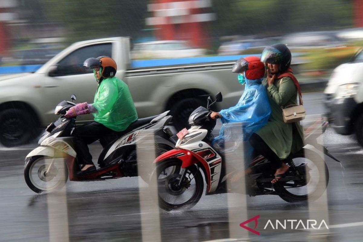 BMKG prakirakan sebagian besar daerah berpotensi diguyur hujan