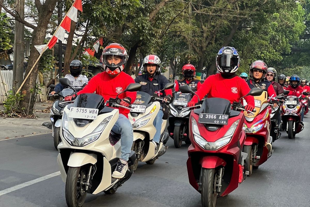 Aktivitas seru ribuan bikers Honda PCX sambut hari kemerdekaan di seluruh Indonesia