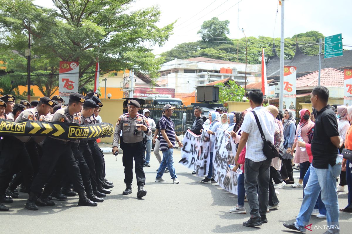 Polresta Padang gelar simulasi untuk pengamanan Pilkada 2024 (Video)