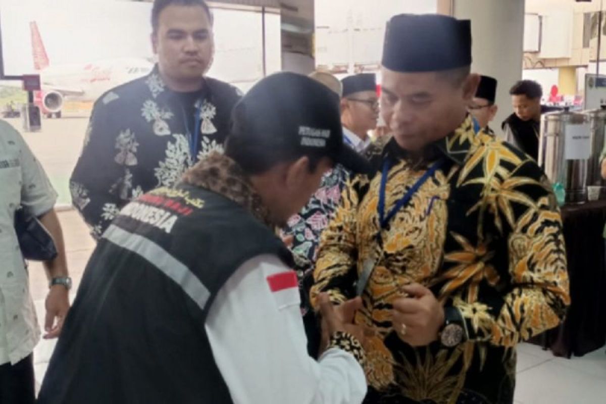 Komisi IV DPRD Provinsi Jambi sambut kepulangan jamaah haji di Bandara Hang Nadim Batam