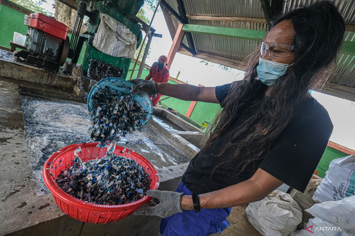 Peneliti BRIN: Sampah plastik di laut berdampak pada ekonomi